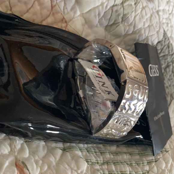 NWT (need battery) GUESS watches- silver main image 6